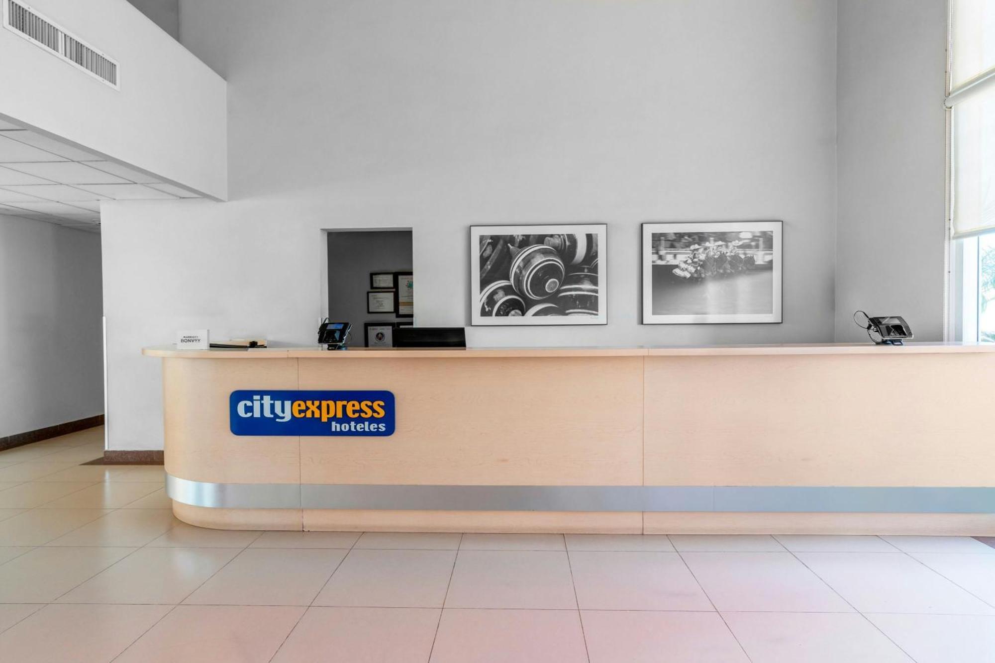 City Express By Marriott Aguascalientes Sur Exterior foto